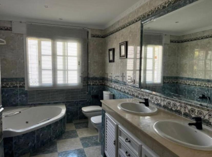 Family With Private Swimming Pool & Garden Ferienhaus Marbella