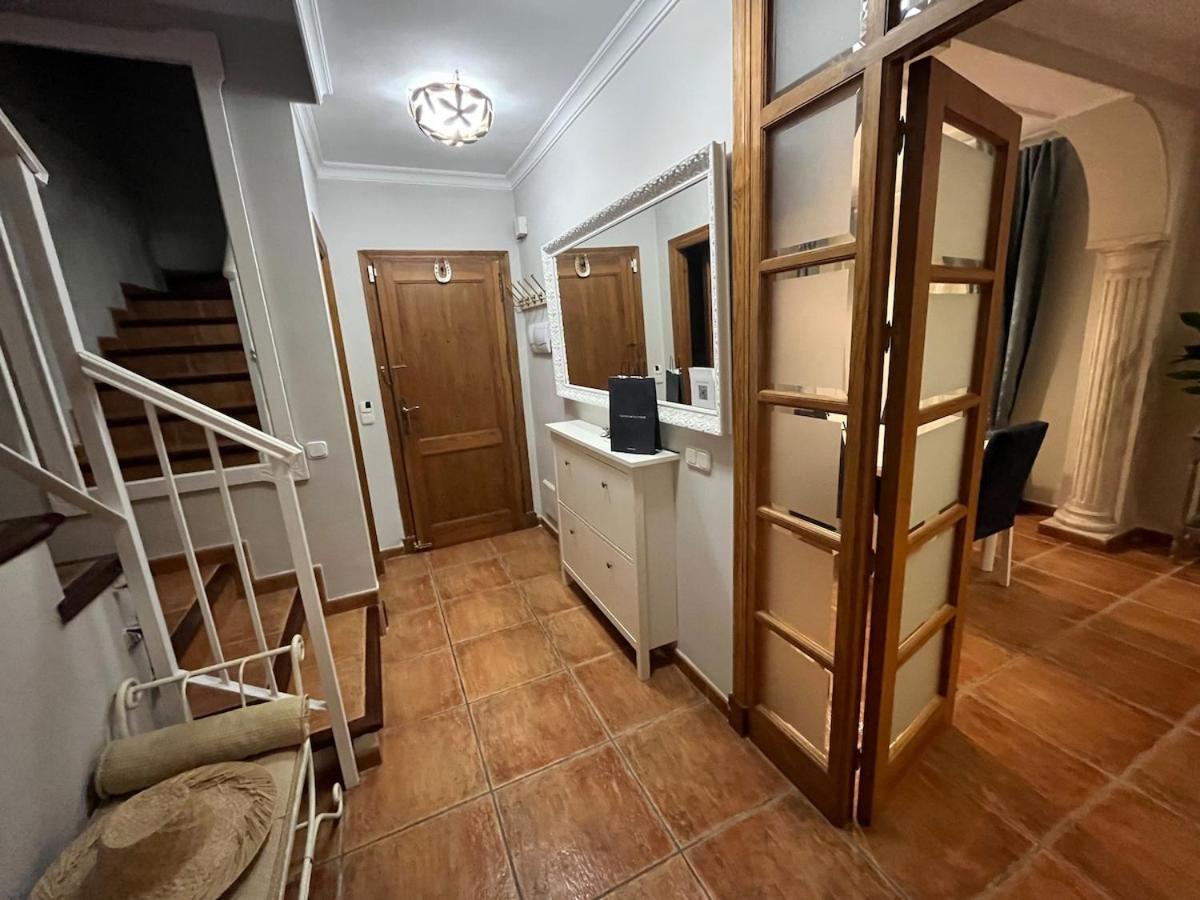 Family With Private Swimming Pool & Garden Holiday home